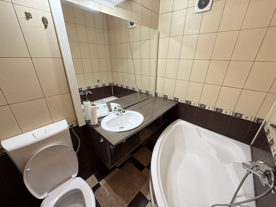Apartament cu doua camere , zona Rogerius