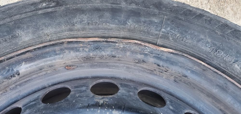 Продавам джанти с гуми за Нисан, Рено, Дачия и тасове за Нисан