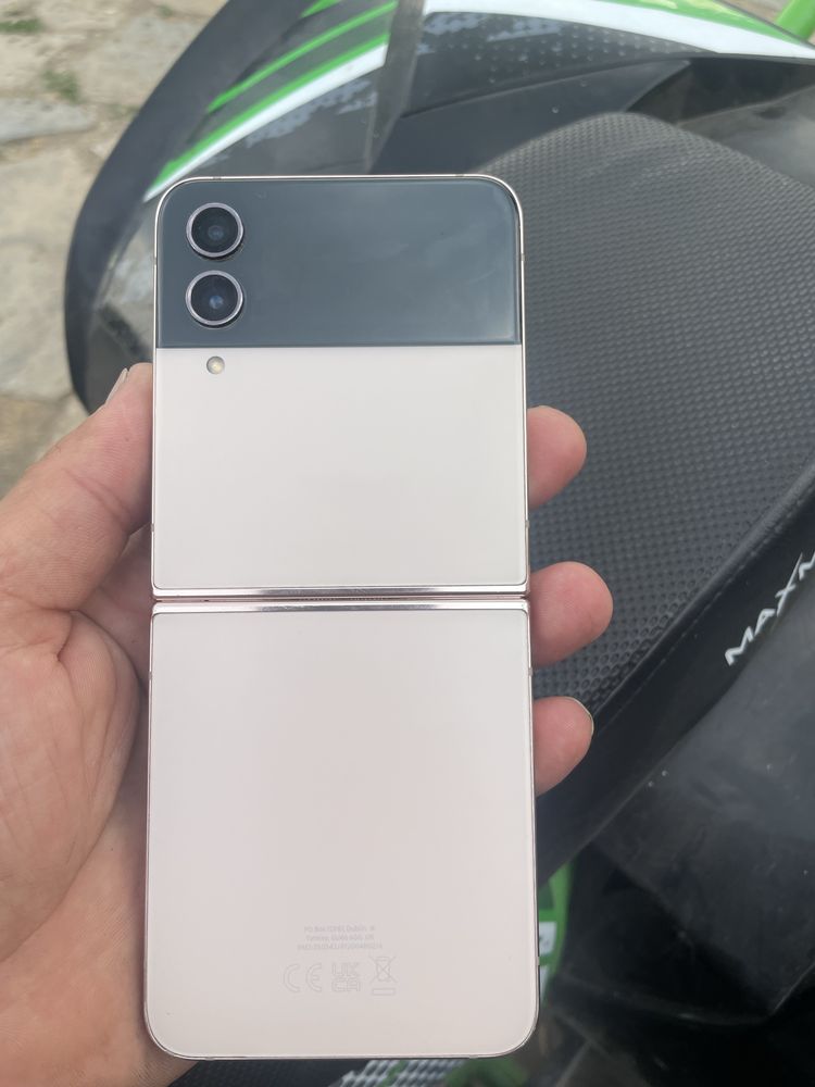 Samsung Galaxy Z Flip 4