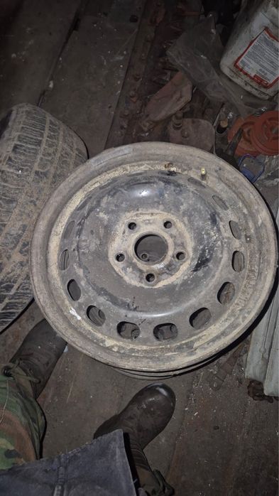 Продам два 2 простой 10тыс титан 20тыс на ауди 15 размер