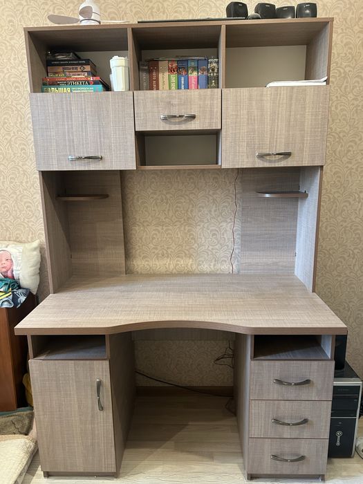 Письменный стол, шкаф, стол для компьютера
