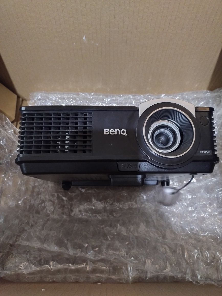 Projector BENQ MP525-V