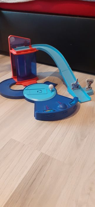 Pista de curse, Centru de joaca Eroi in pijama, Parcare etajata