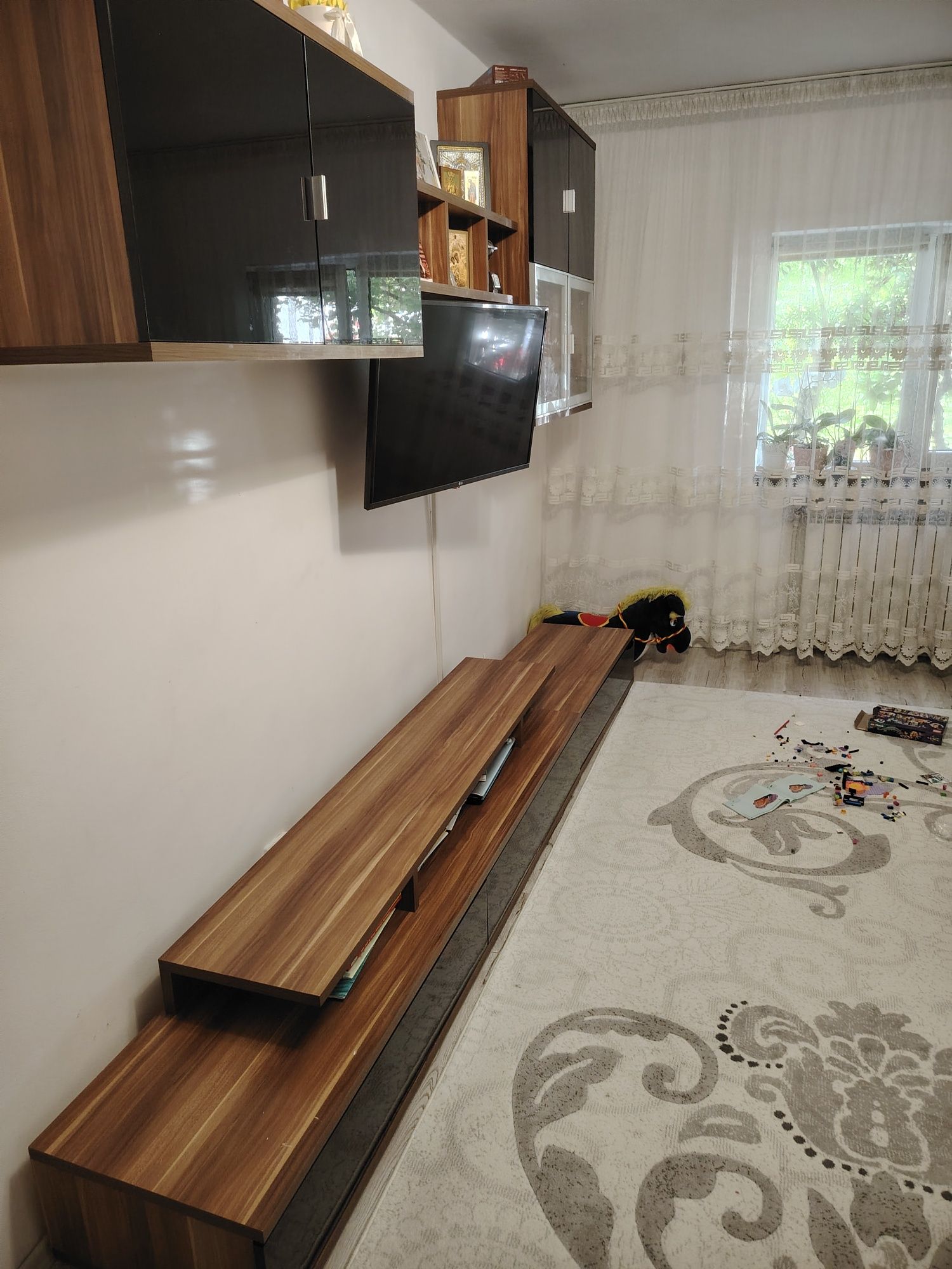 Mobilă living (sufragerie)