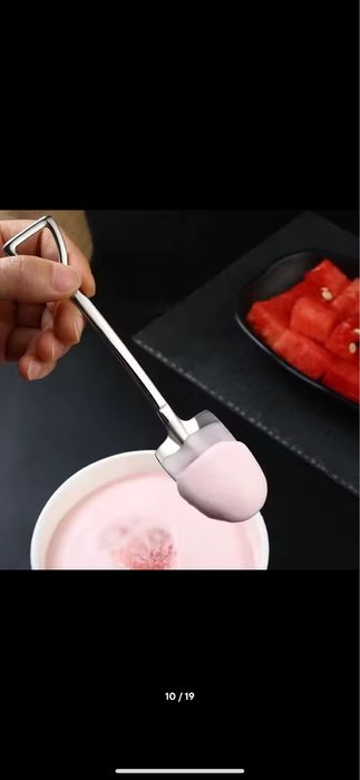 Метални лъжички лопата и вилици в златен цвят