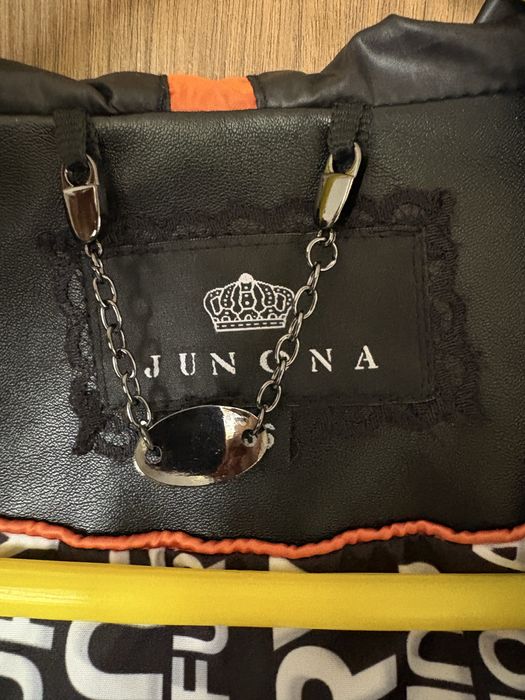 Шлифер JUNONA-с регулираща талия.