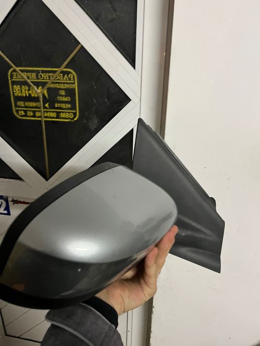 Дясно огледало..