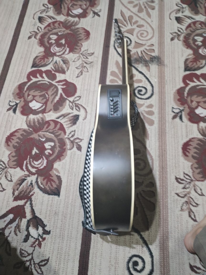 Gitara CARAVAN MUSIC  razmer 40 hama hama narsa komplekt srochniga