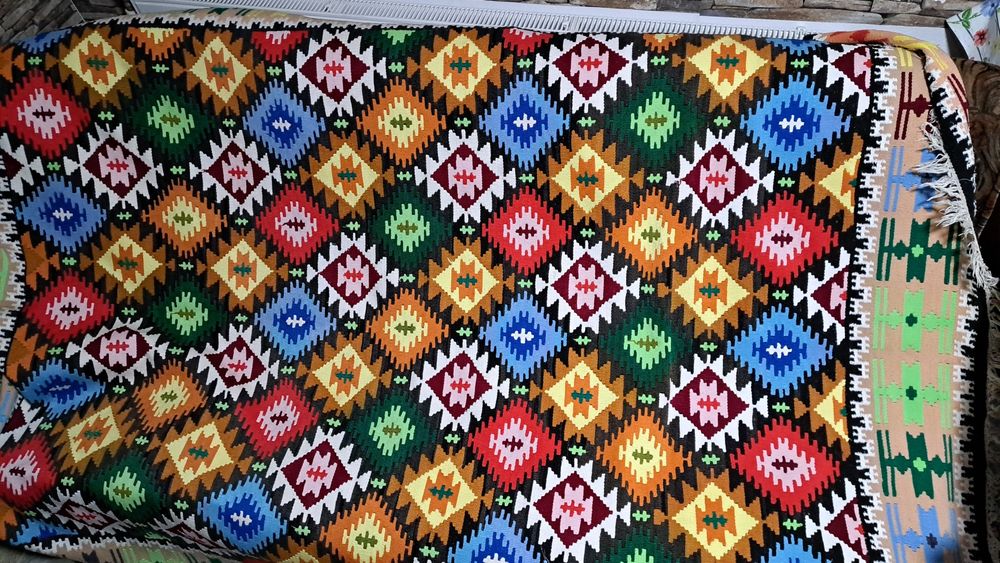 Cuvertura tradițională lucrata manual din lână