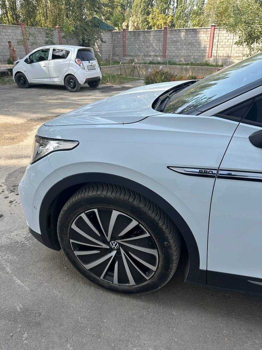 Продается автомобиль Volkswagen ID 4 X 2022