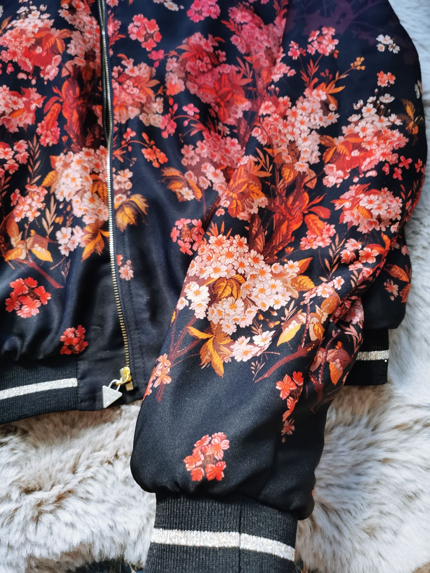 Бомбър Guess, палто Zara, якета Alessa, Алеса, Avin