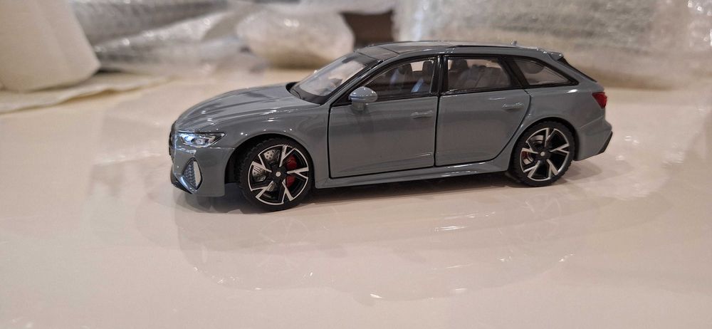 Ауди Audi RS6 1:32 отваряеми врати, капак, светещи фарове и стопове