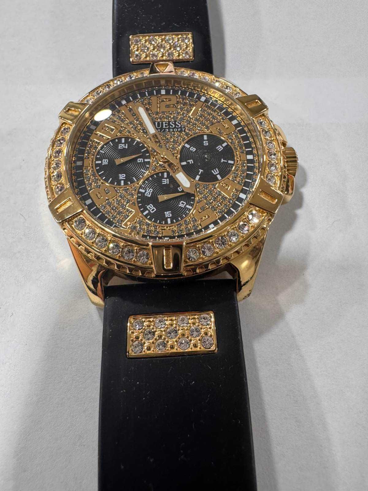 Продавам Мъжки Часовник Guess  Модел W1132G1