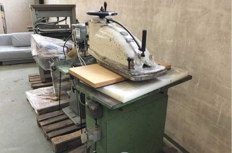 Masina de croit piele sau carton , Stanta cu o coloana Schön & Cie