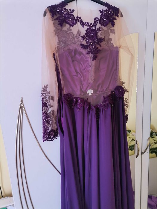 Продавам Рокля носена е няколко часа само