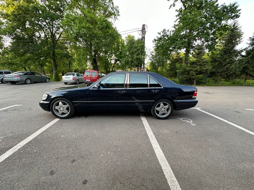 Mercedes S300 (balena)