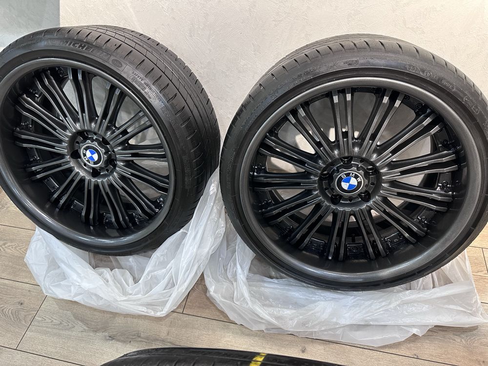 Диски с резиной разноширокие r20 Michelin в отличном состояние