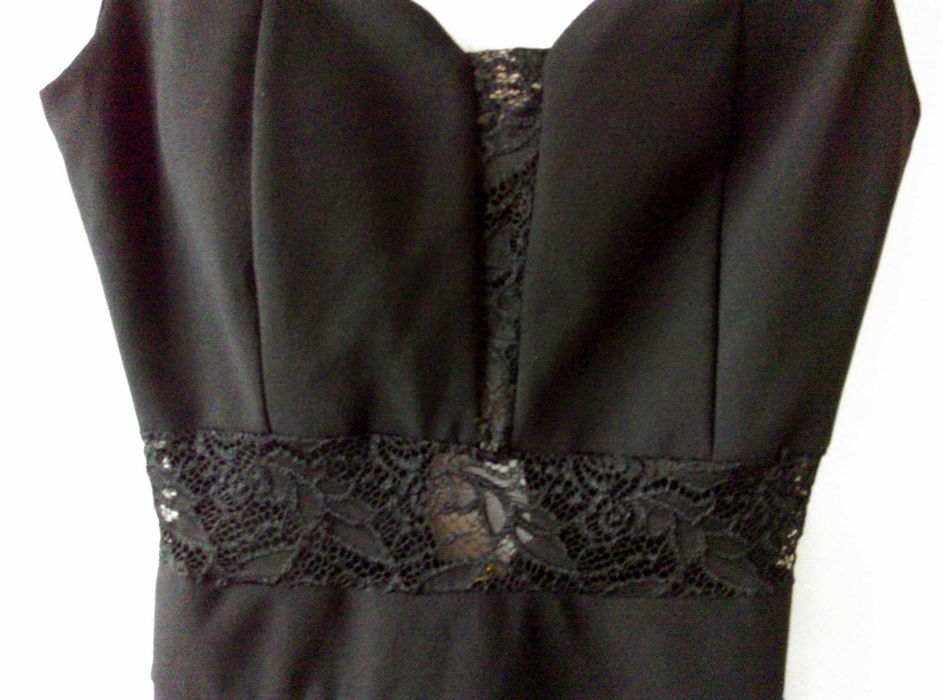 Черна къса рокля с дантела