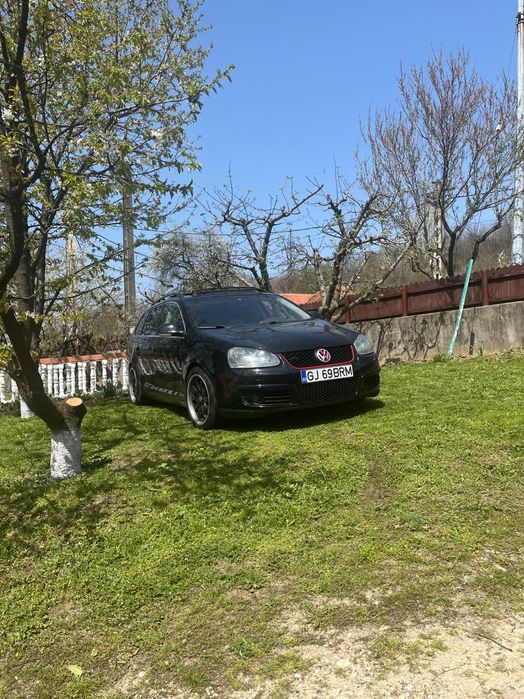 Vând sau schimb golf 5