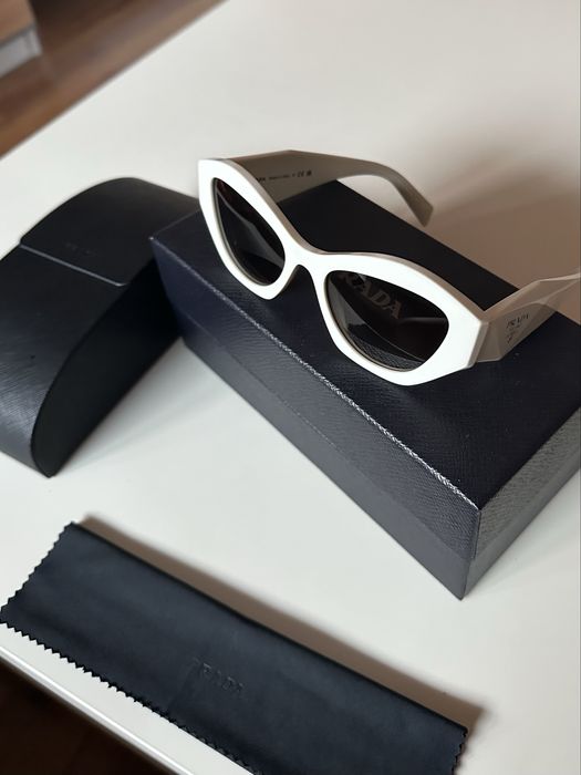 Слънчеви очила Prada