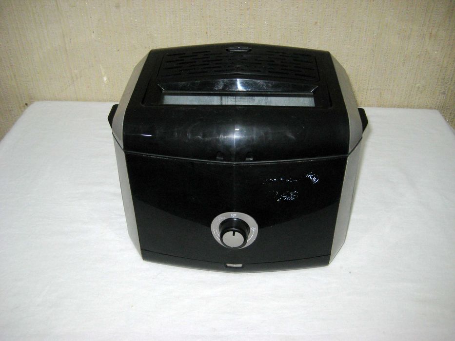 Фритюрница 3лт оригинал отличном рабочим состоянии!