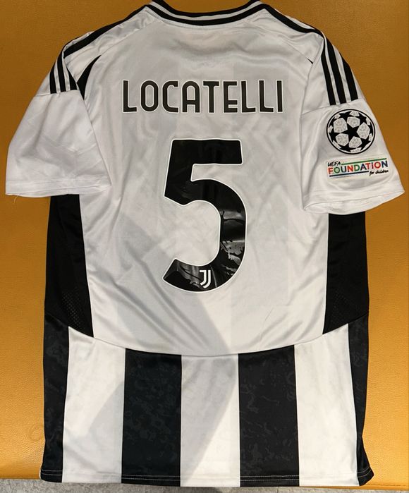 Vand tricouri fotbal.