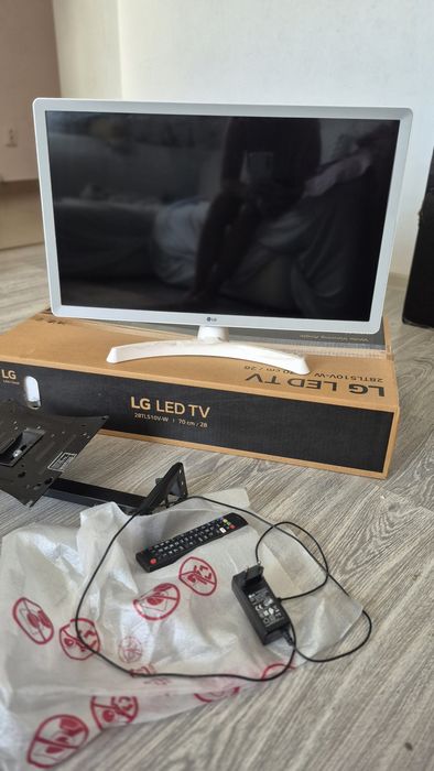 Televizor LG Alb 70 cm