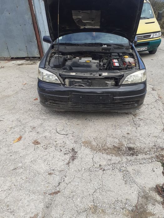 Продавам опел Астра начасти