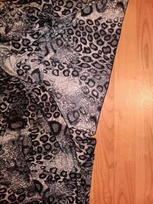 Rochie dama M cu despicaturi pe picioare