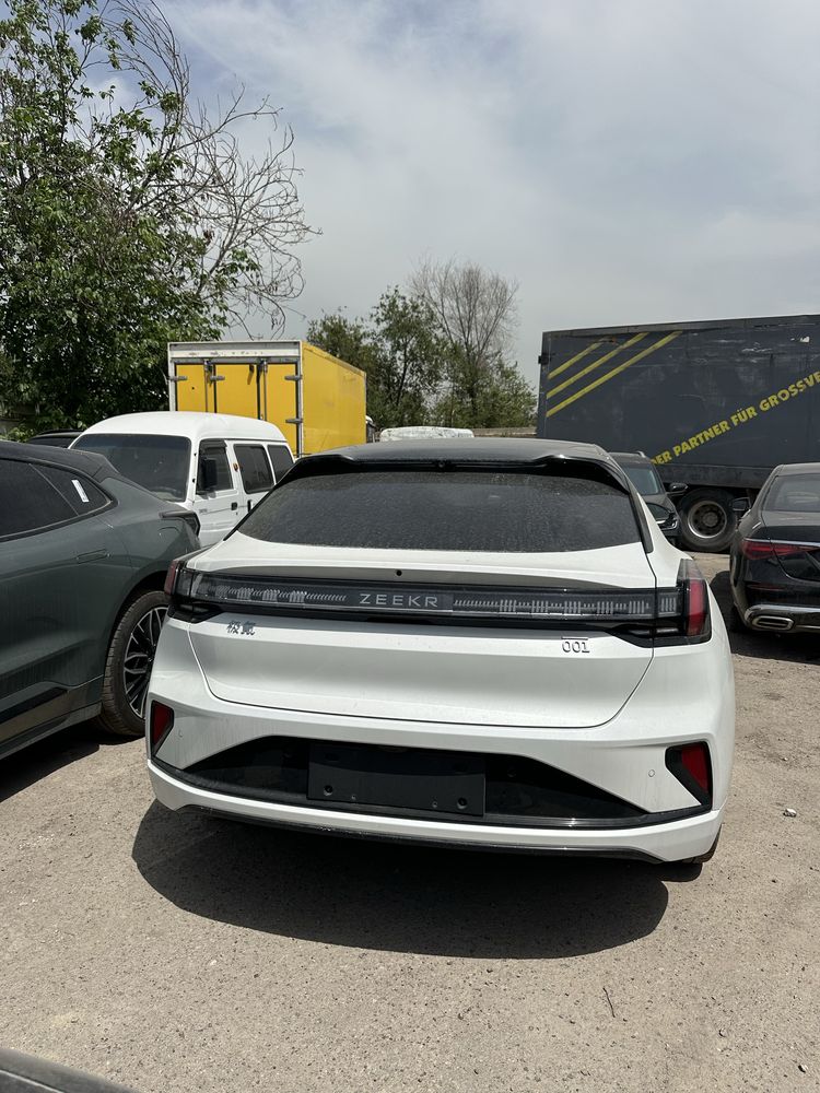 Zeekr 001 You Z sport Full 656 km Notarusga tayyor