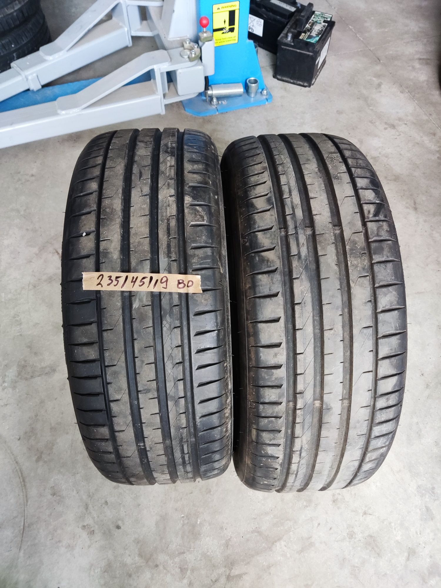 235/45/19 Falken