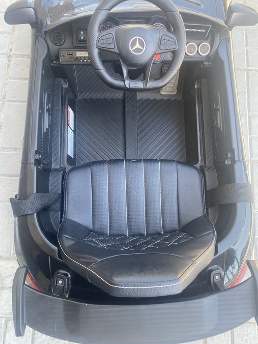 Детска акумулаторна кола Mercedes AMG GT R