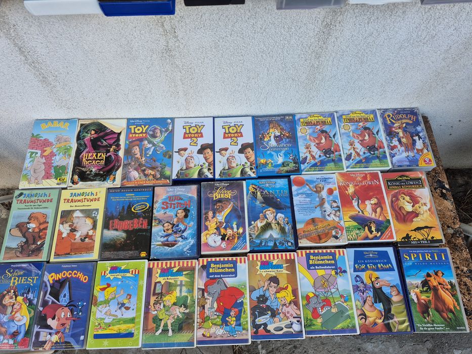 Vând 163 casete video VHS originale colectie filme de animație