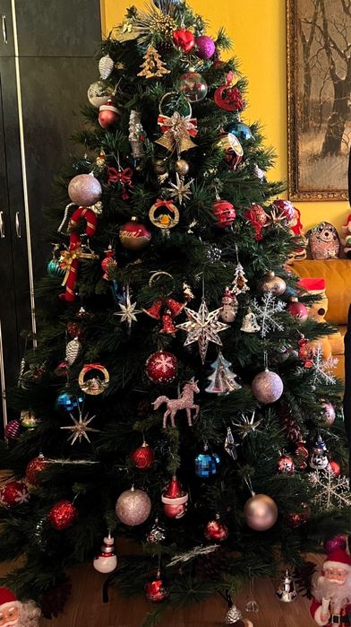 Brad artificial cu conuri