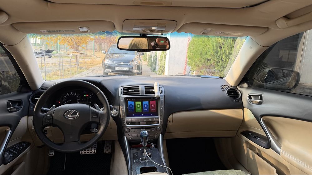 Lexus is 250 ideal xolatda