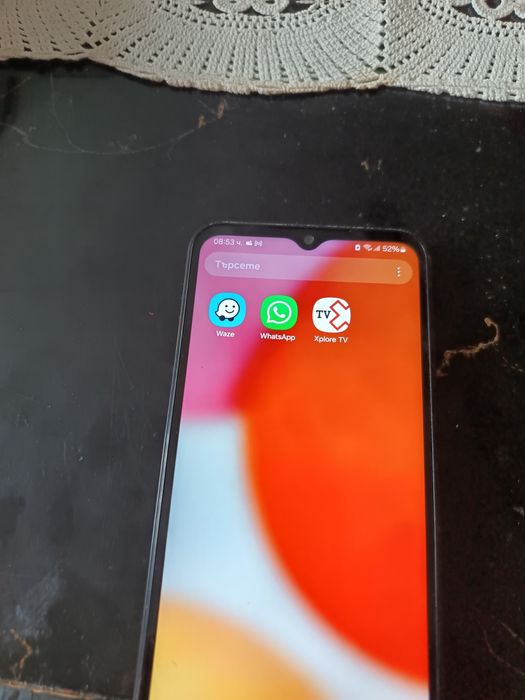 Продавам смартфон Самсунг Galaxi A14   в комплект с безжични слушалки