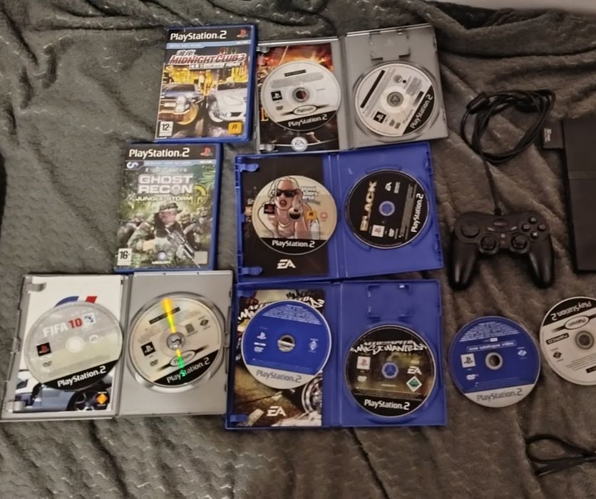 PlayStation 2 Slim + игри + HDMI адаптер