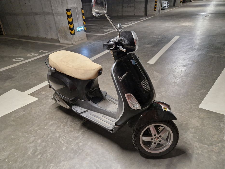 Scuter Piaggio Vespa LX50 Negru