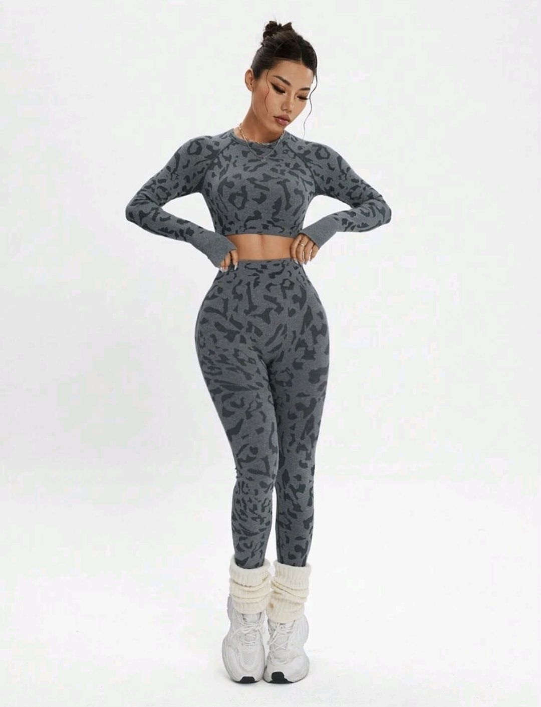 Shein нов дамски спортен комплект