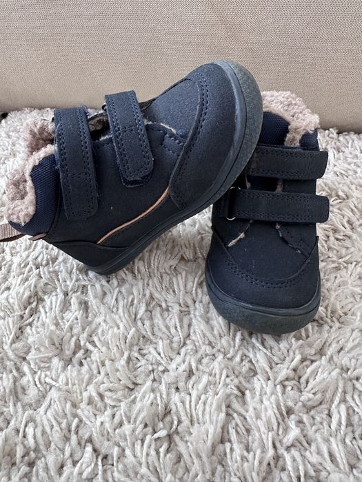 Vând ghete copii piele întoarsa, marime 24
