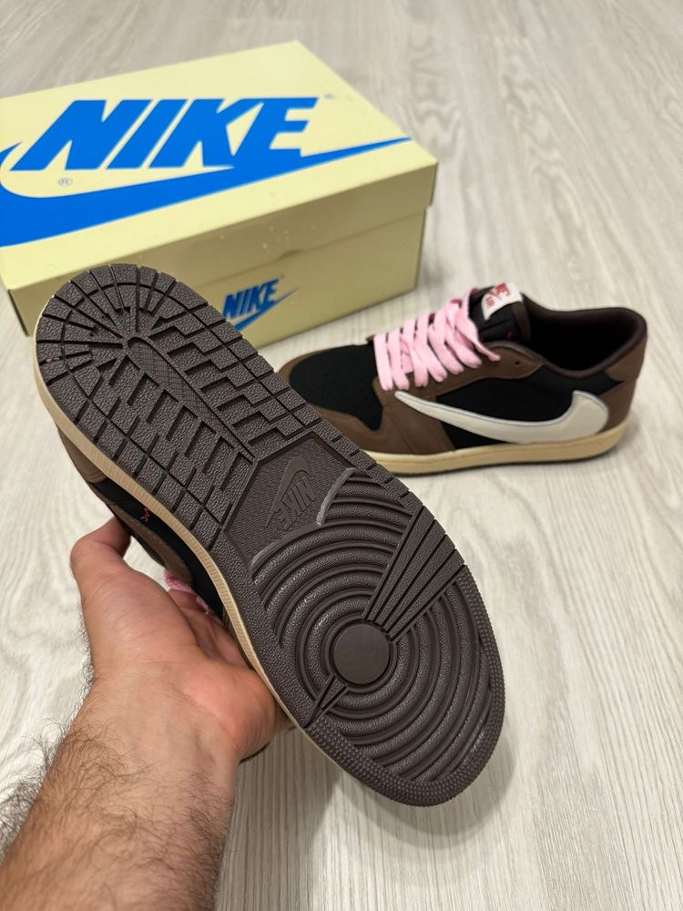 Adidasi Travis x Jordan 1 low mocha dark