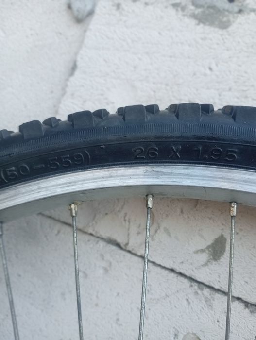 Vând două roți de bicicletă
