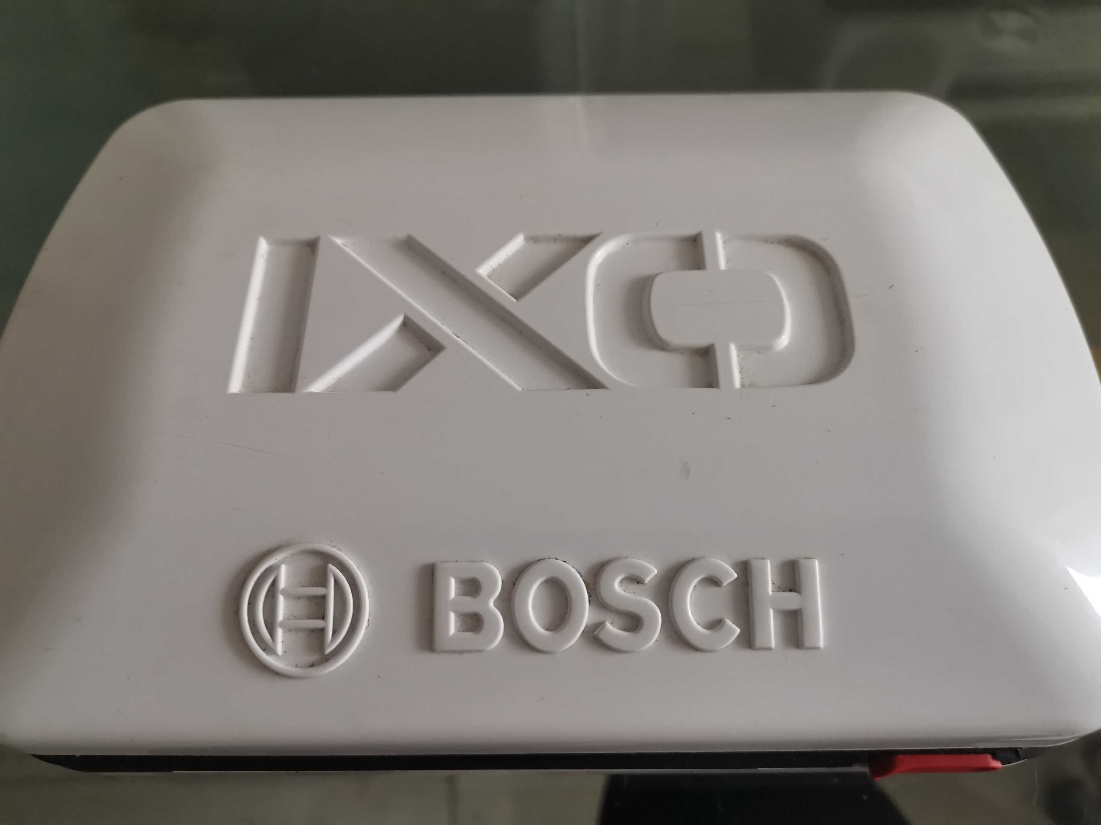 Vând șurubelnița Bosch iox, cu acumulator integrat