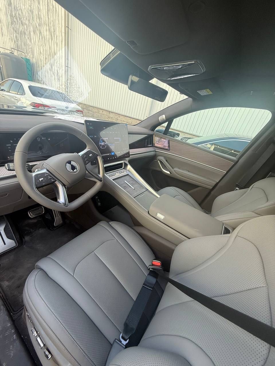 Продается Denza N9 Full (Гибрид)