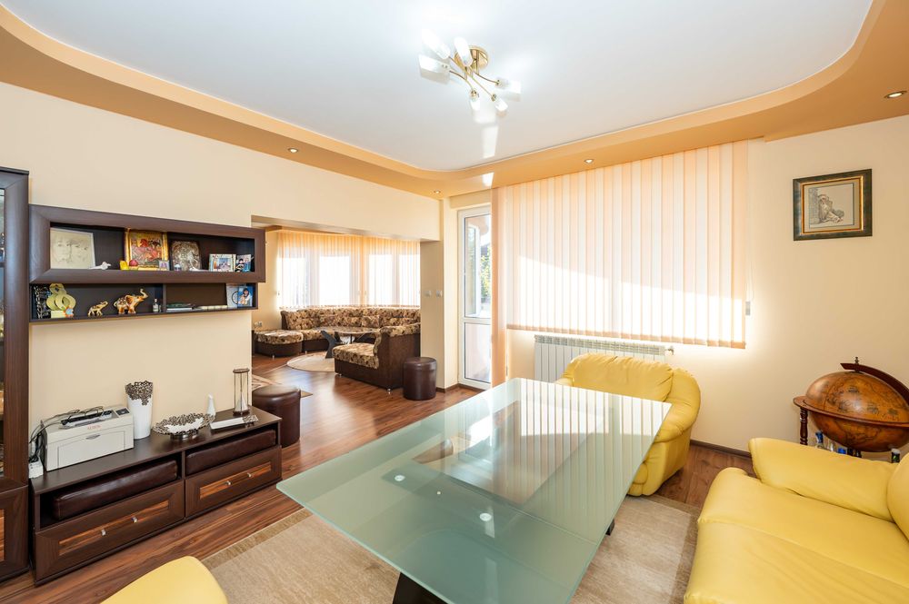 Просторен и изключително перспективен имот с. Граф Игнатиево