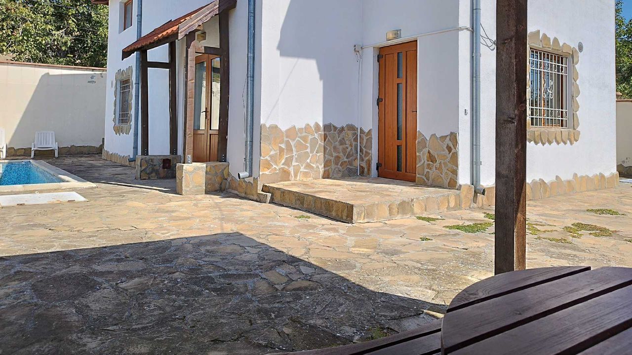 Продава се Къща в Каблешково - 150 кв.м за 1400 €/кв.м - Снимка #3