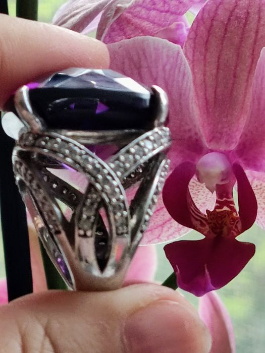 Уникално красив сребърен пръстен с Пурпурен Аметист