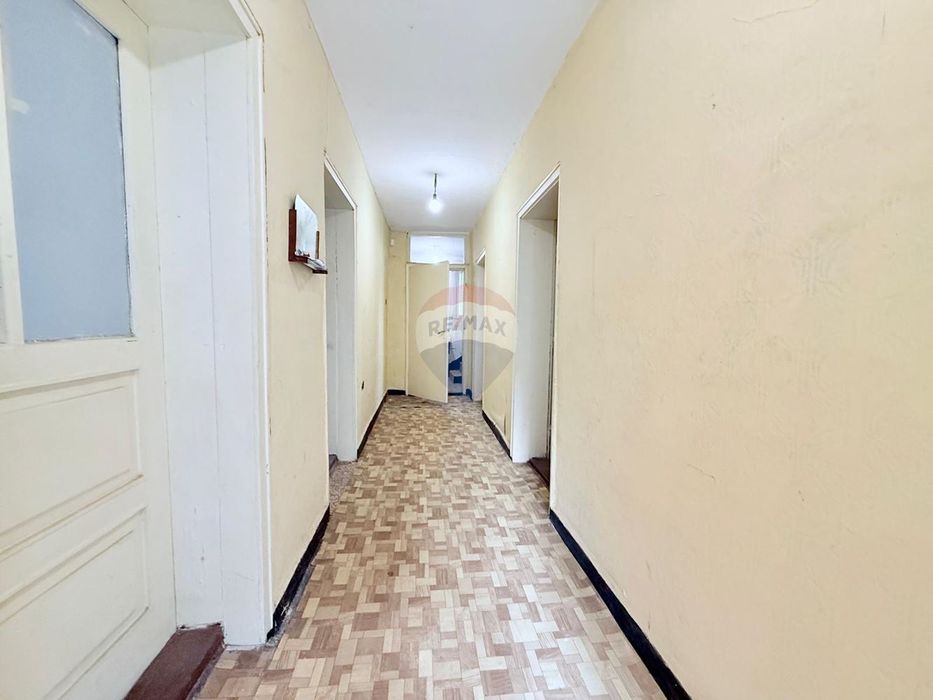 Самостоятелна градска къща за инвестиция за продажба, гр. Балчик, Я.И.