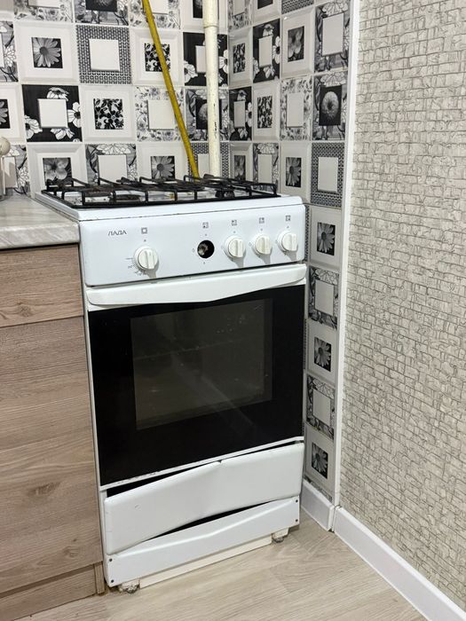 Газ сатылады.асты жанбайды.тек үсті.ауылда сарайларға болады