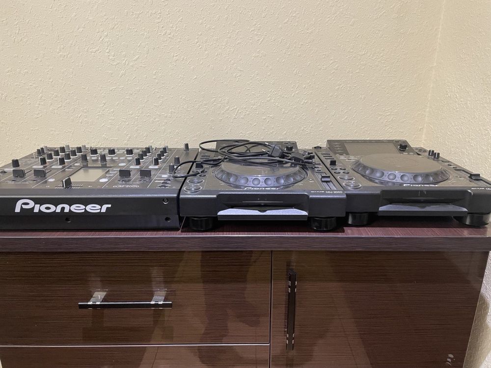 Pioneer DJM 2000 sotiladi